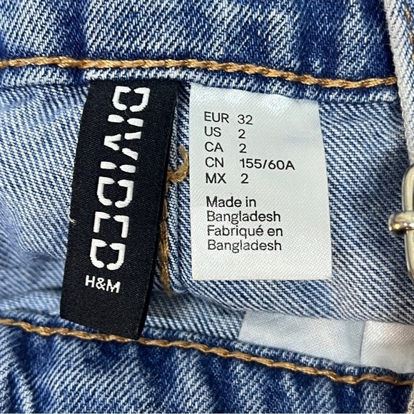 Divided size 2 jean short overalls with a distressed style - Picture 5 of 16